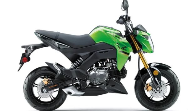 Малък и странен, Kawasaki Z125 има всички отличителни черти на желан мини мотоциклет. Започва от само $3649 и има някои впечатляващи характеристики. Резервоарът за гориво от малко над 7,5 литра е по-голям от повечето, които се предлагат в класа.

Стилът много напомня на по-големите мотоциклети Kawasaki street-fighter и се предлага в три различни цветови схеми. Z125 има цифров LCD екран за скоростомера и индикатора за гориво заедно с голям, лесно четим тахометър.

Този мотоциклет изпитва трудности при надхвърляне на стотака, което може да звучи като недостатък, но за начинаещи всъщност може да бъде от полза. И ще ви научат на маневри с малка скорост като паркиране на тесни места или обратни завои. Тези умения ще бъдат изключително ценни за по-големи, по-мощни машини.
